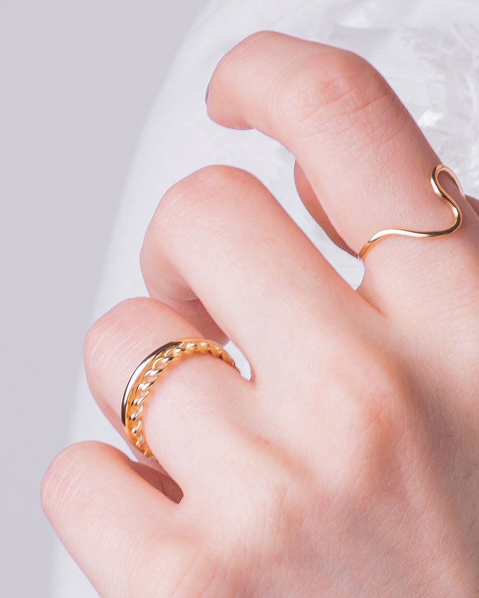Bagues. Bijoux en acier inoxydable