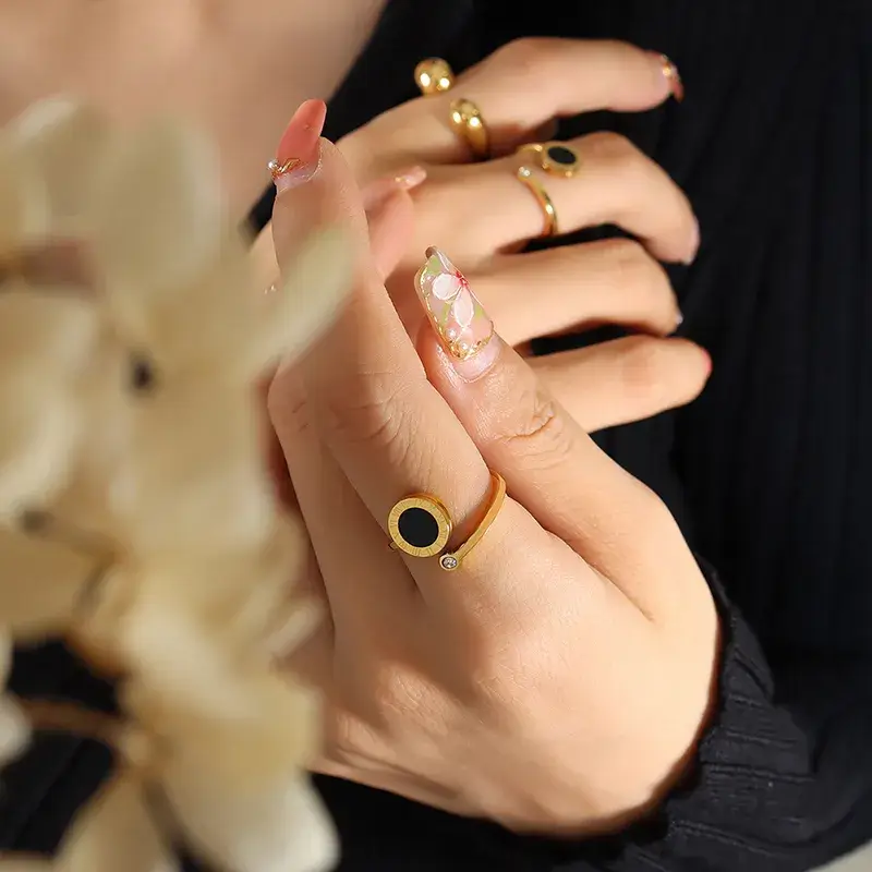 Bague Divin. Bijoux en acier inoxydable